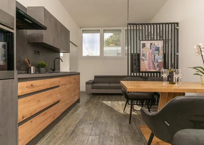 Apartment Ena - Located In Quiet Area 500M Of The Sea