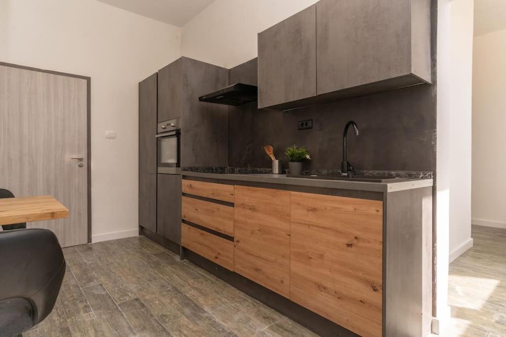 Ena - Located In Quiet Area 500m Of The Sea Apartment