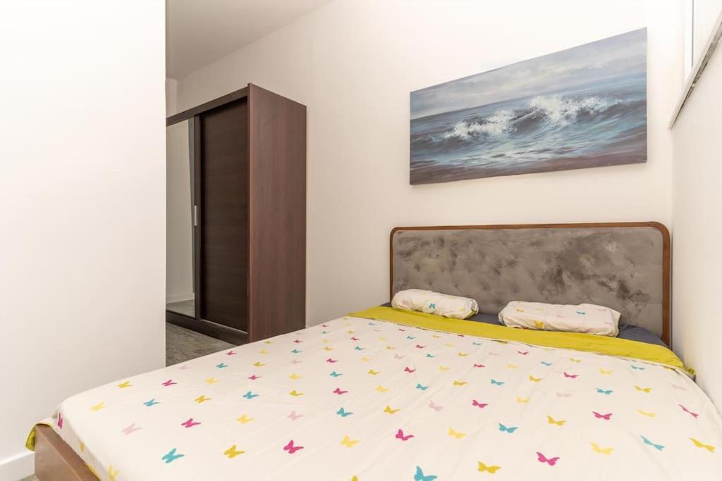 Ena - Located In Quiet Area 500m Of The Sea Pula