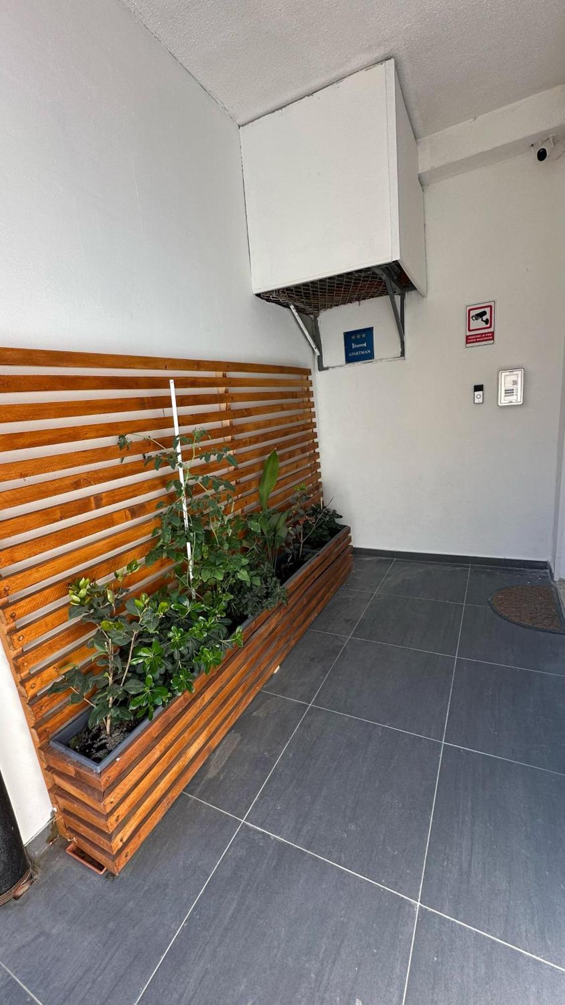 Ena - Located In Quiet Area 500m Of The Sea Apartment